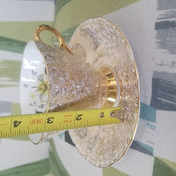 Windsor Bone China Teacup And Saucer With Gold Lace ANd Dogwood Pattern EUC - Picture 13 of 13